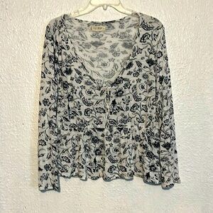 Lucky Brand dark blue and white floral V-neck blouse size medium